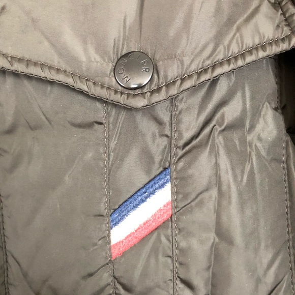 MONCLER Front Pocket Olive Green Puffer - Picture 4 of 8